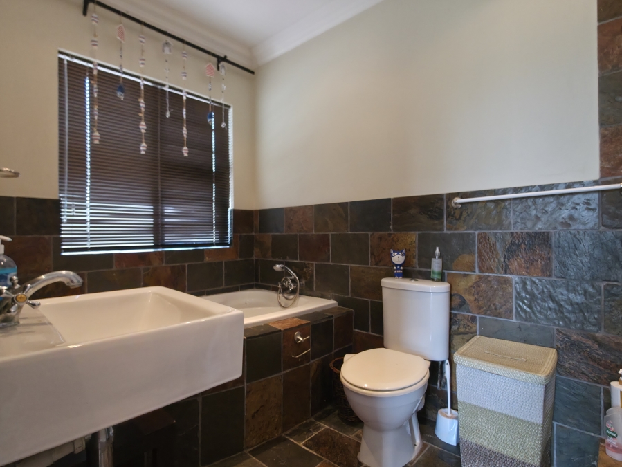 4 Bedroom Property for Sale in Noorsekloof Eastern Cape